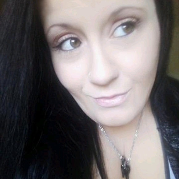 Meet your Posher, Kim - Picture 4 of 7